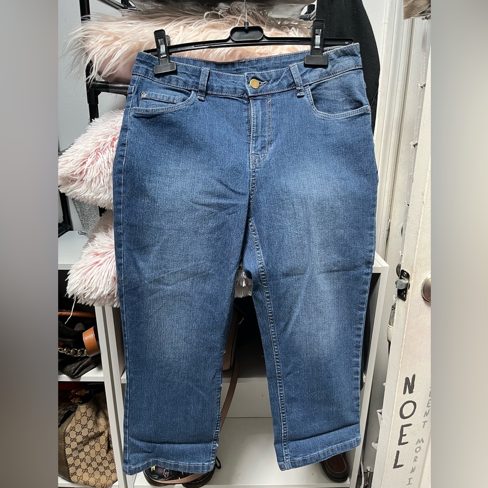 Medium/ dark straight leg capris
